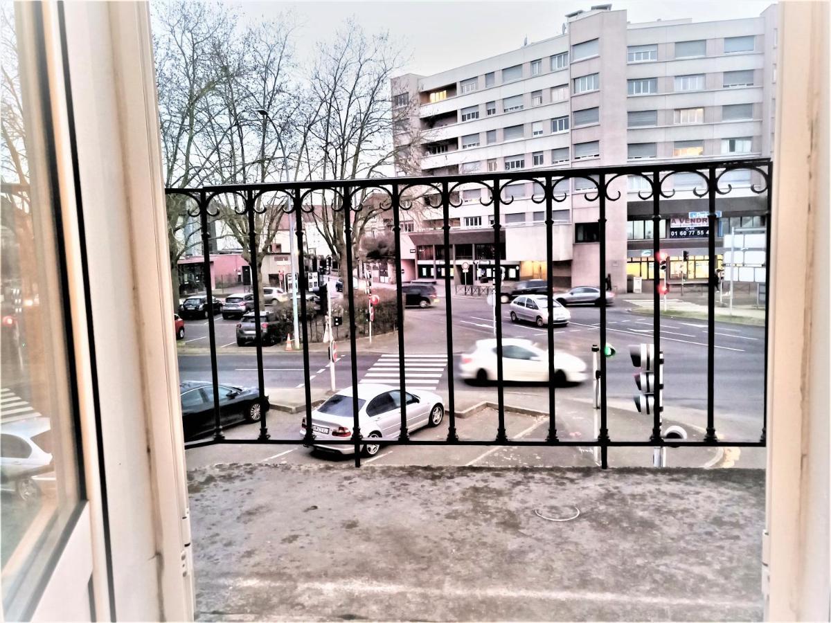 Appartement Proche Centre Ville, Gare Et Autoroute Melun Exterior foto